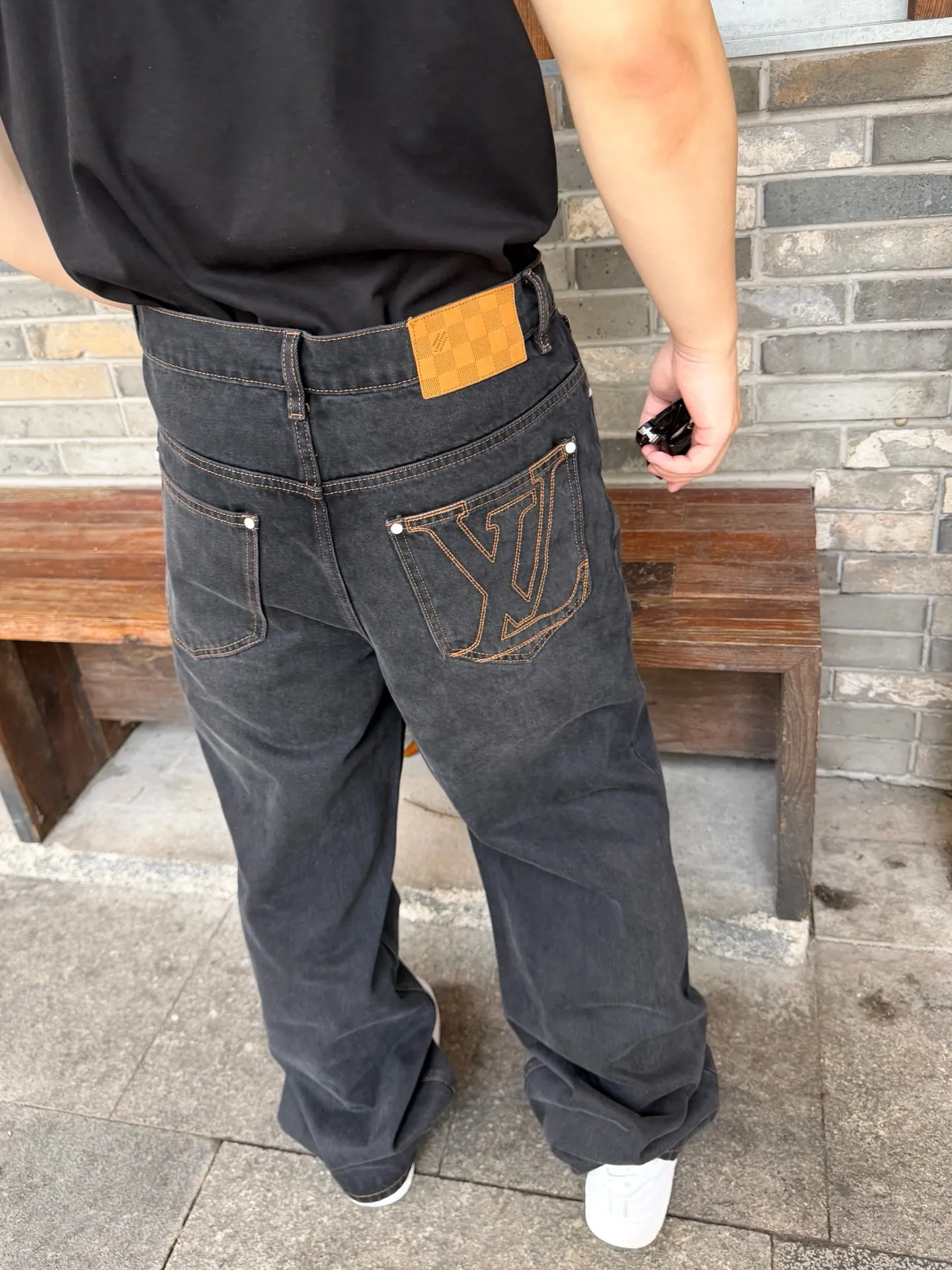Louis Vuitton/Louis Vuitton back pocket embroidered skateboard jeans